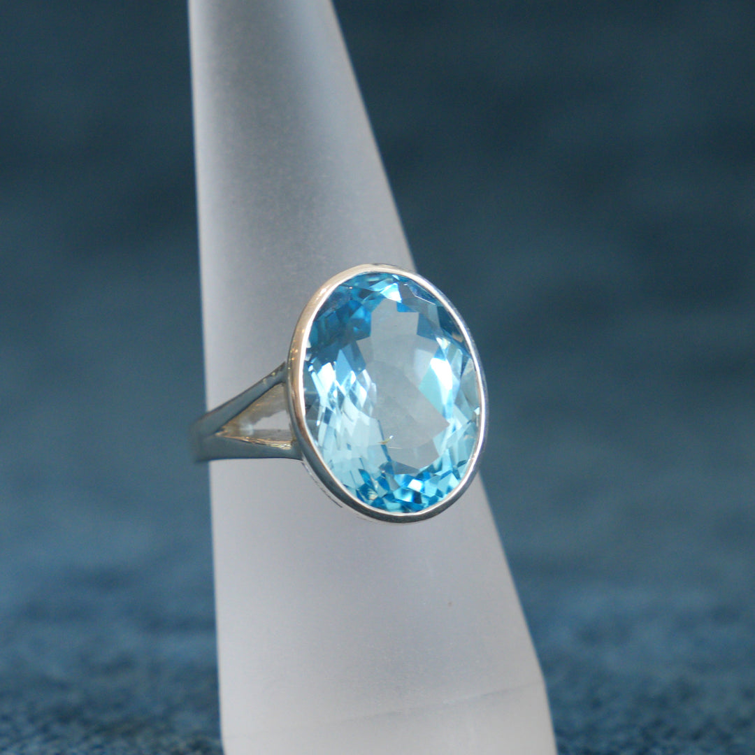 Blue Topaz Sterling Silver Ring (Oval)