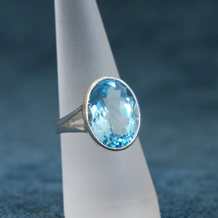 Blue Topaz Sterling Silver Ring (Oval)